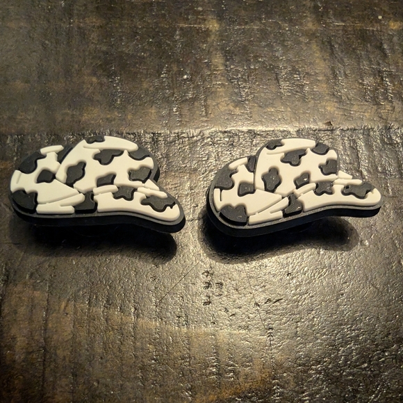 🛍️4 For $15🛍️Jibbitz CROCS Charms Black and White Cow Print - Picture 1 of 5